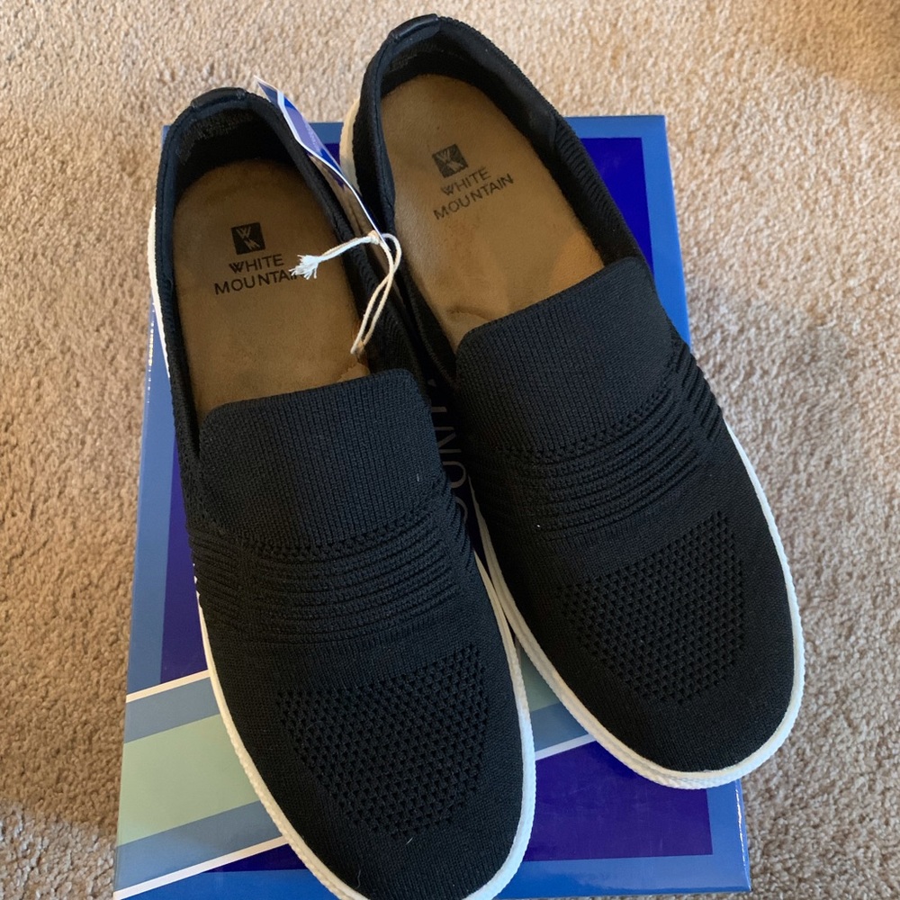 NWT NIB White Mountain Dynasty Black Stretch Slip On Sneakers 8.5